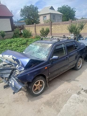 Продажа авто: Volkswagen Vento: 1993 г., Механика, Бензин, Седан — 3