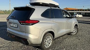Toyota Innova: 2025 г., 2 л, Автомат, Гибрид, Кроссовер — 3