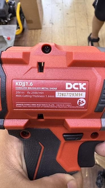 листь: Аккумуляторные ножницы по металлу DCK KDJJ 1.6 (Type AM) в кейсе - — 6