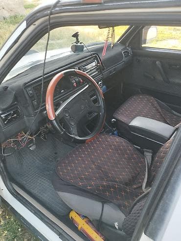 порш авто: Volkswagen Jetta: 1992 г., Механика, Седан — 1