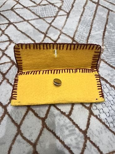 Атайын кийим: Ручной чехол‑кошелёк из фетра - Материал: плотный жёлтый фетр. - — 2