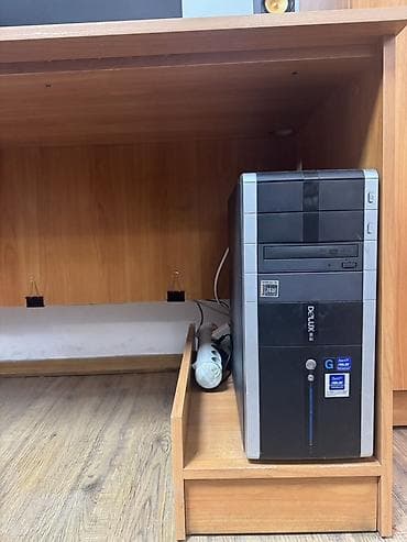 behringer c1: Компьютерный стол.120х80х75 В наличии 4 штуки Стол с тумбой для — 2