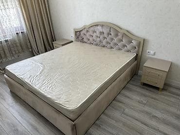 стол с тумбочкой: Спальный гарнитур в классическом стиле, цвет — теплый беж с золотистой — 1