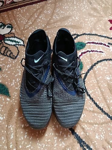 nike acg: Продаю футбольные бутсы Nike. Размер: 42. Покупал за 3800 сом. Носил — 3