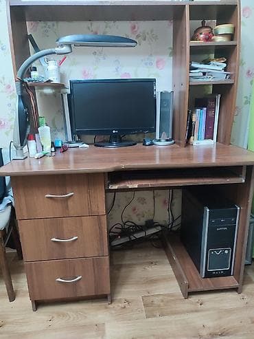стол компьютерный с полками: Компьютерный стол, Б/у, С полками — 1