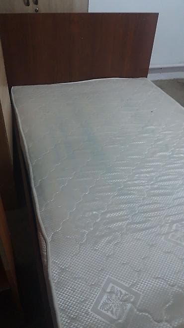 Двуспальные кровати: Кровать двуспальная с матрасом - Размер: ориентировочно 140–160 × 200 — 3