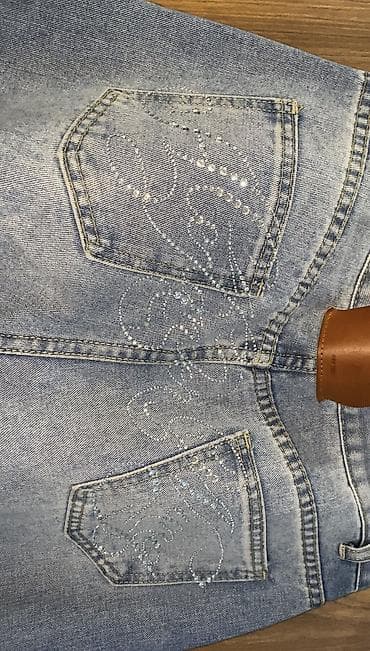 Джинсы: 📍Бишкек Решила сделать разгрузку гардероба. Вещи в очень хорошем — 5