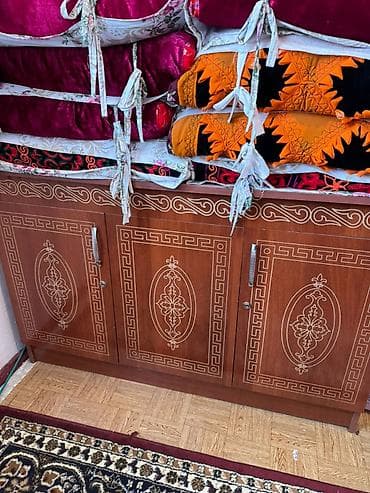 уй эшиктери: Шкаф жана сандык сатылат. Баткен шаарында. 11 000 сом жана 5 000 сом — 4