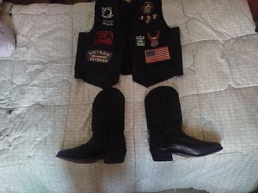 кожаные шорты: Кожаный байкерский жилет с нашивками + кожаные сапоги Жилет: - — 3