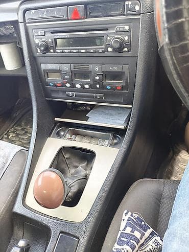 q 7: Audi A4: 2002 г., 2 л, Механика, Бензин, Седан — 4