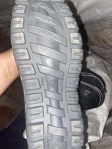 кыргыз кийимдери: Зимние рабочие ботинки (утеплённые) - Материал верха: плотная чёрная — 4