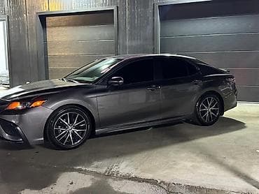 Toyota Camry: 2021 г., 2.5 л, Автомат, Бензин, Седан