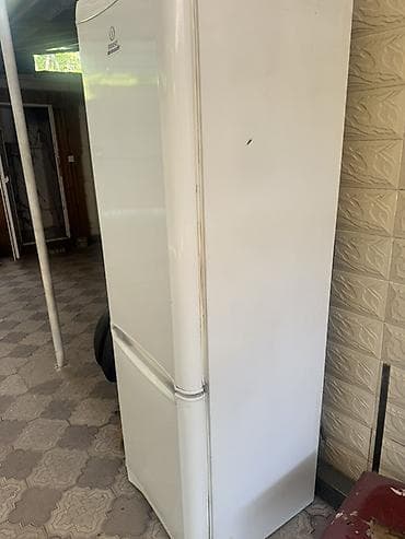 fridge: Холодильник Indesit, Б/у, Двухкамерный — 2