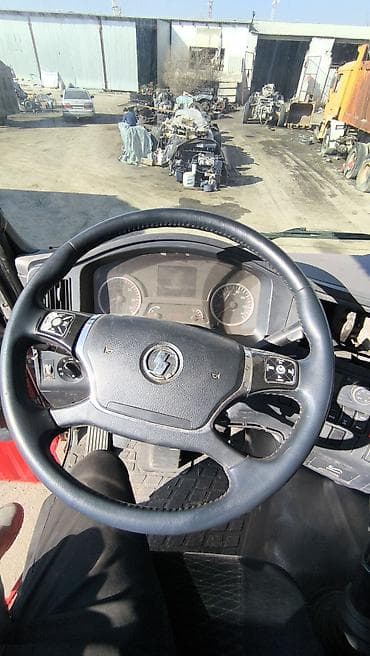 Коммерциялык транспорт: Сүйрөгүч, Shacman — 8