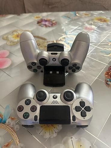ps 4 slim: PlayStation 4 Slim (серебристая) + аксессуары Комплектация: - Консоль — 2