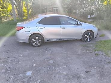 Toyota Corolla: 2019 г., 1.8 л, Вариатор, Гибрид, Седан — 3