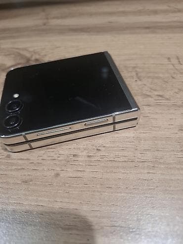 дишовый телефон: Samsung Z Flip, Б/у — 6