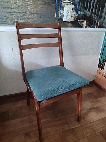 Стулья для зала: Стул для зала, Б/у, Дерево — 1