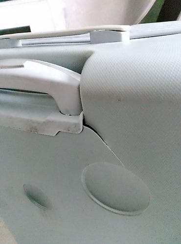 купить лабубу оригинал: Чемодан, Материал: Пластик, Средний (40 - 70 л), На колесах — 2