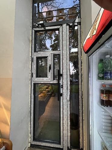дверь отркырыт: Алюминиевые витражные конструкции и входные группы - Витражные окна — 6