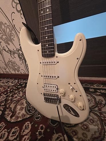 Особенности: - Конфигурация звукоснимателей HSS: хамбакер в бридже и