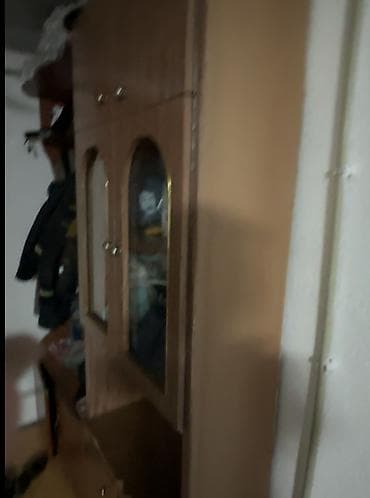 сервант купить: Шкаф-сервант из ламинированного ДСП с витринными дверцами - — 1