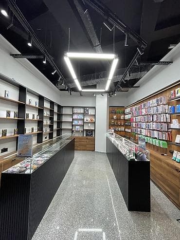 iphone 10plus: Сдаётся бутик ПК «Old Bishkek» Площадь — 24 мг Идеально под: • — 2