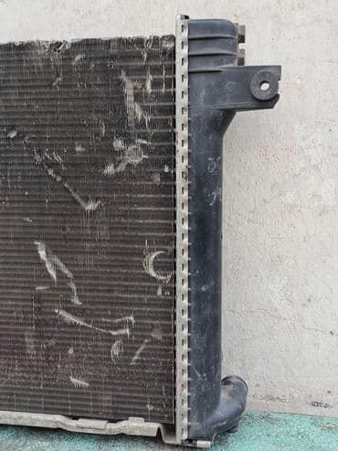 системы охлаждения кронштейны: Радиатор охлаждения двигателя BMW E28, 520i, 1986г.в. Оригинал BEHR — 7