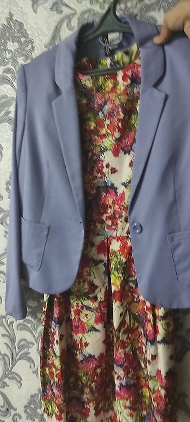 Платья: Двойка платье с костюмом, длина платья по колено на рост 160. Размер — 1