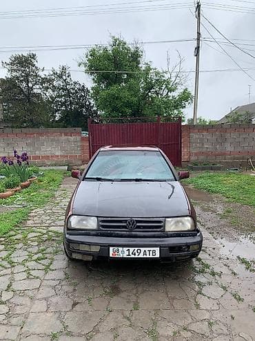 Транспорт: Volkswagen Vento: 1994 г., 1.8 л, Механика, Бензин, Седан — 2