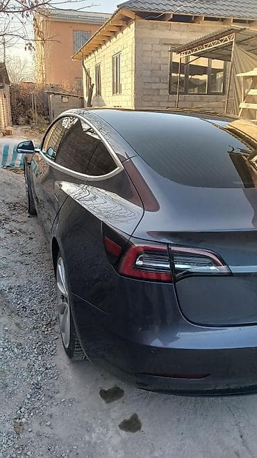 byd e3: Tesla Model 3: 2020 г., Электромобиль, Седан — 4