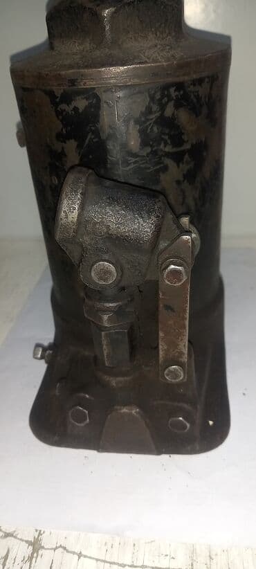 домкрат на степ: Домкоат двухштоковый, 10тонн. Производство СССР — 3