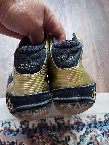 Мырзалардын бут кийими: Эркектердин кроссовкасы, 42, Asics, Колдонулган, түсү - Күмүш, Өзү алып кетүү — 4
