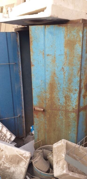 Подаю б.у.металл.шкаф