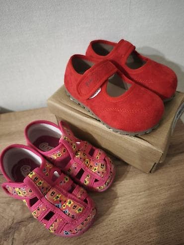 Продам б/у тапочки и красные туфельки, состояние хорошее. Размер 24
