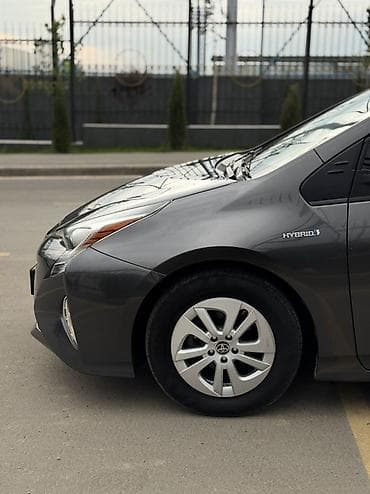 Транспорт: Toyota Prius: 2018 г., 1.8 л, Вариатор, Гибрид, Лифтбек — 7