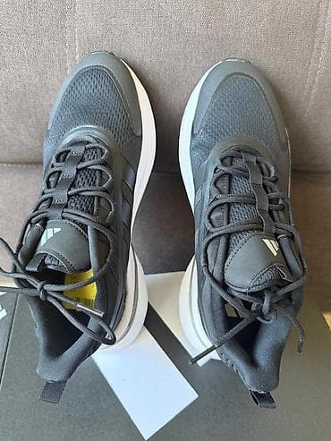 Кроссовки adidas (модель по ярлыку: AIE8664, код #, дата 03/24) -