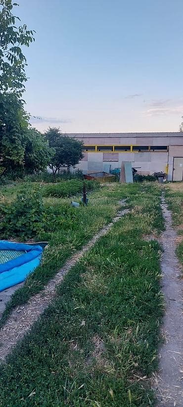 Дома: Продаётся участок с домом. Новопокровка. участок правильной формы — 4