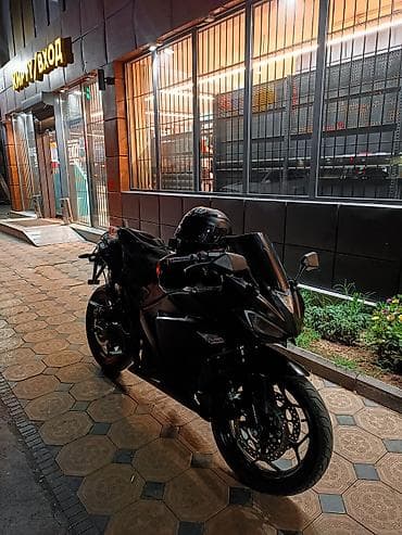 Мотоциклы: Yamaha R3 Электро-Спортбайк Черный матовый Почти новый 2025 года — 2