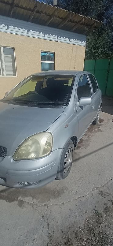 Toyota Vitz: 2003 г., 1.3 л, Механика, Бензин, Хэтчбэк — 4