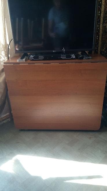 Полки, стеллажи: Стол трансформер тумба.Не пользовались.Совершенно новая,стоит в — 1