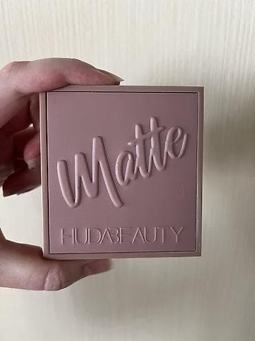 Huda Beauty Matte Obsessions Eyeshadow Palette – Cool Nudes (9 — 5