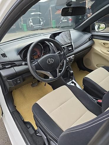 номер армения: Toyota Yaris: 2015 г., 1.5 л, Автомат, Бензин, Хэтчбэк — 4