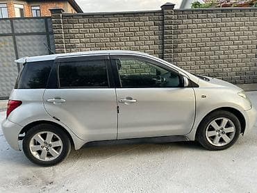 kirgiz auto: Toyota Ist: 2002 г., 1.5 л, Автомат, Бензин, Хэтчбэк — 4
