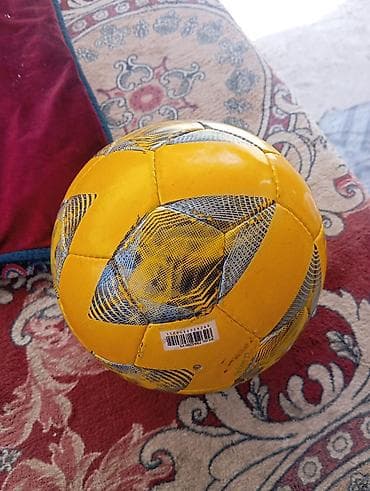 фикс modric: Футбольный мяч Molten - Бренд: Molten (логотип на панели). - Цвет — 3