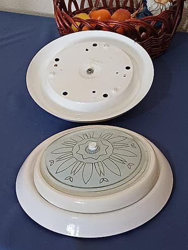 вытяжки очок: Плафоны и настенный светильник В комплекте: - 3 стеклянных плафона из — 7