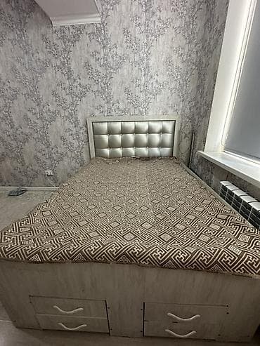 Комплект мебели для спальни/детской: - Кровать с мягким изголовьем