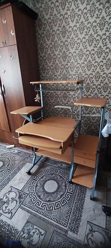 Компьютерный стол, Угловой