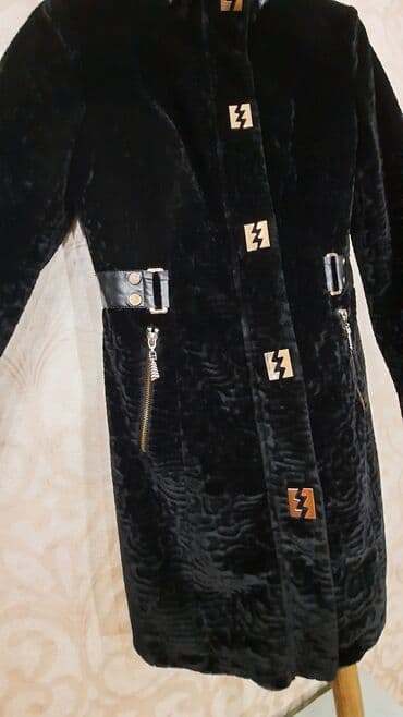 хs: Продаю деми Каракуль. Причина разгрузка гардероба. Размер подойдёт на — 3