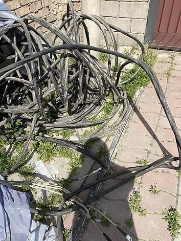 Силовой кабель в изоляции (черный), крупное сечение. На концах местами at lalafo.kg Силовой кабель в изоляции (черный), крупное сечение. На концах местами